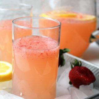 Easy Strawberry Lemonade with lemons, strawberries, ice