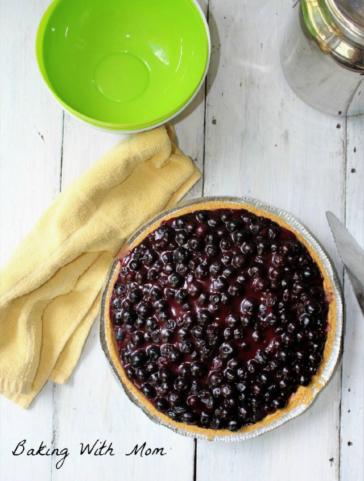 no bake blueberry pie with a towel and bowl nearby.