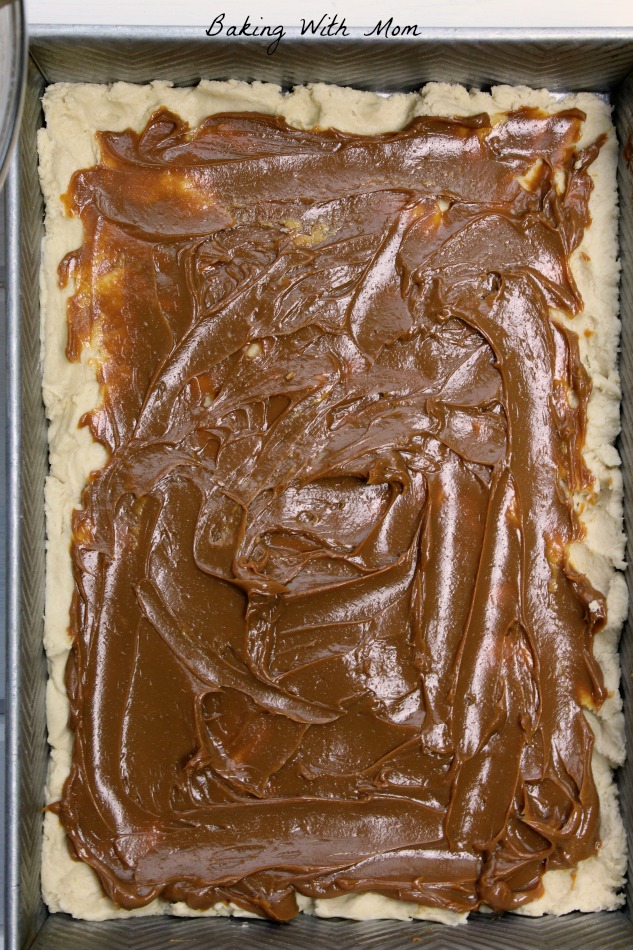 Caramel Shortbread Bars with Delce De Leche spread on top