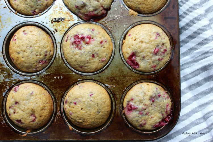 Easy raspberry muffins in a muffin tin