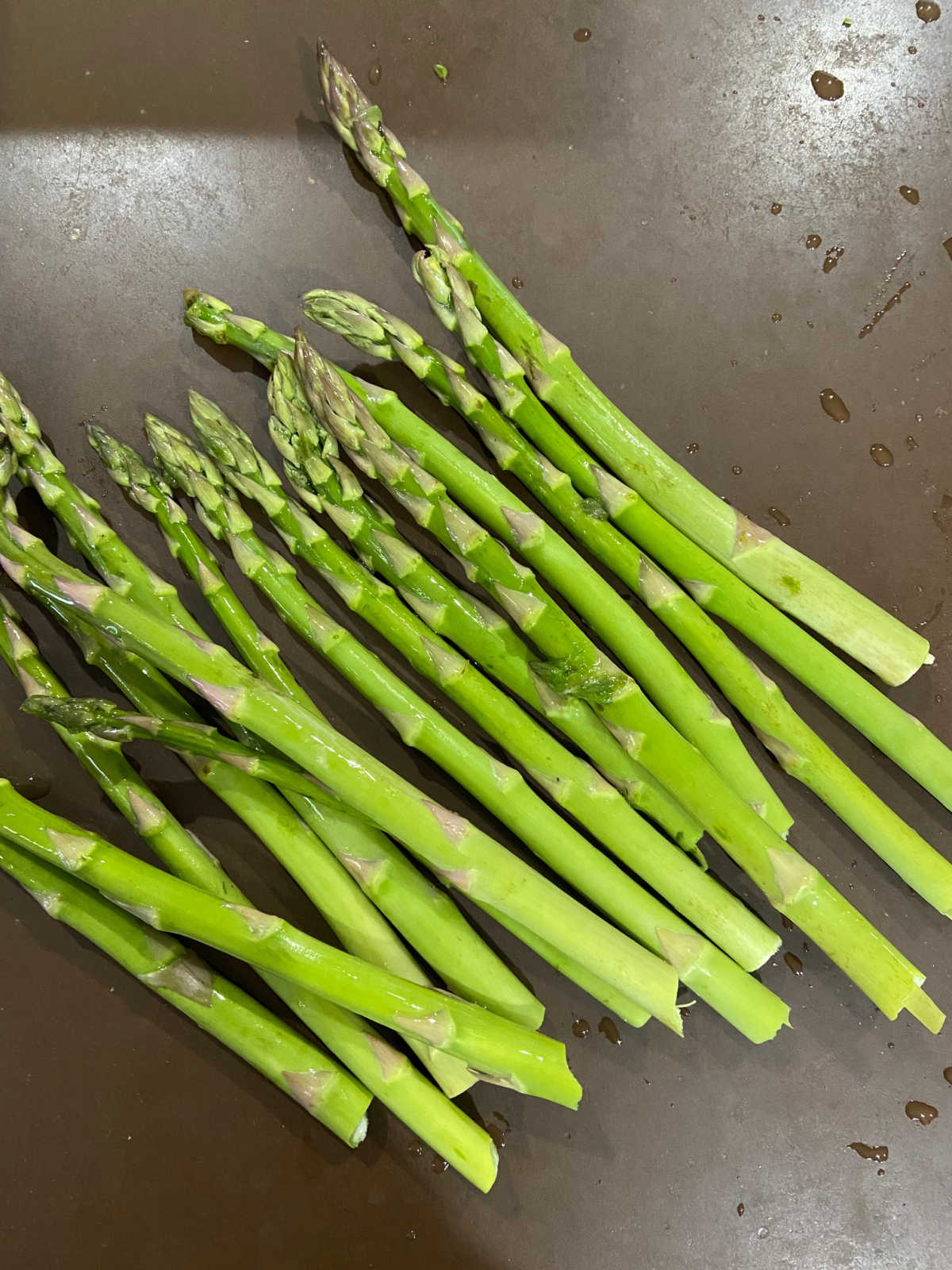 Bunch of asparagus laying on a counter