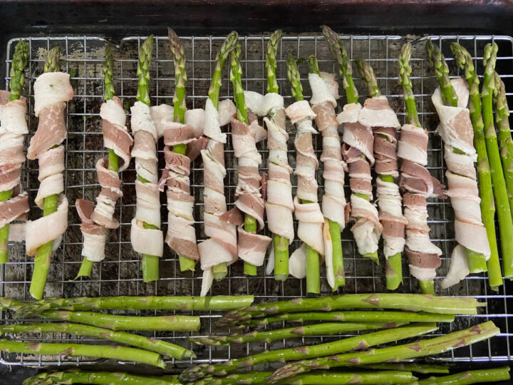 raw bacon wrapped around asparagus 