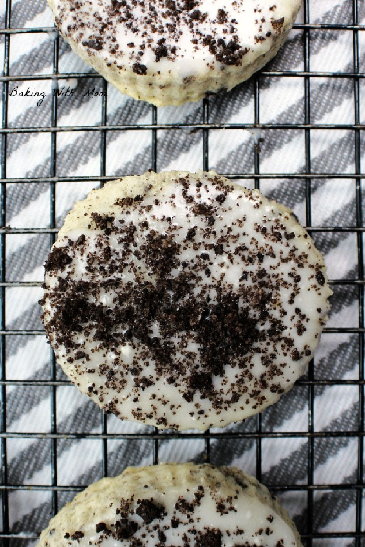 Cookies and cream cookies on a cooling rack.