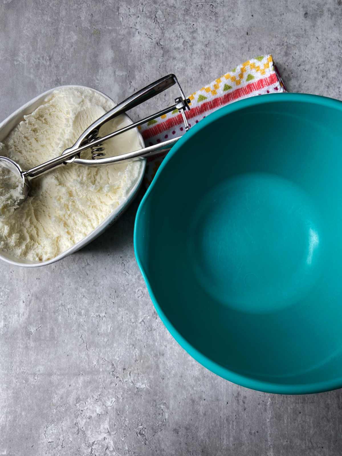 Bowl with vanilla ice cream next to it. 