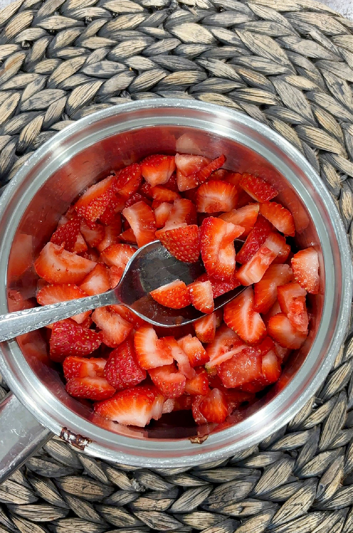 strawberries in a pan, cut.