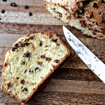 Chocolate chip bread with a knife besides.