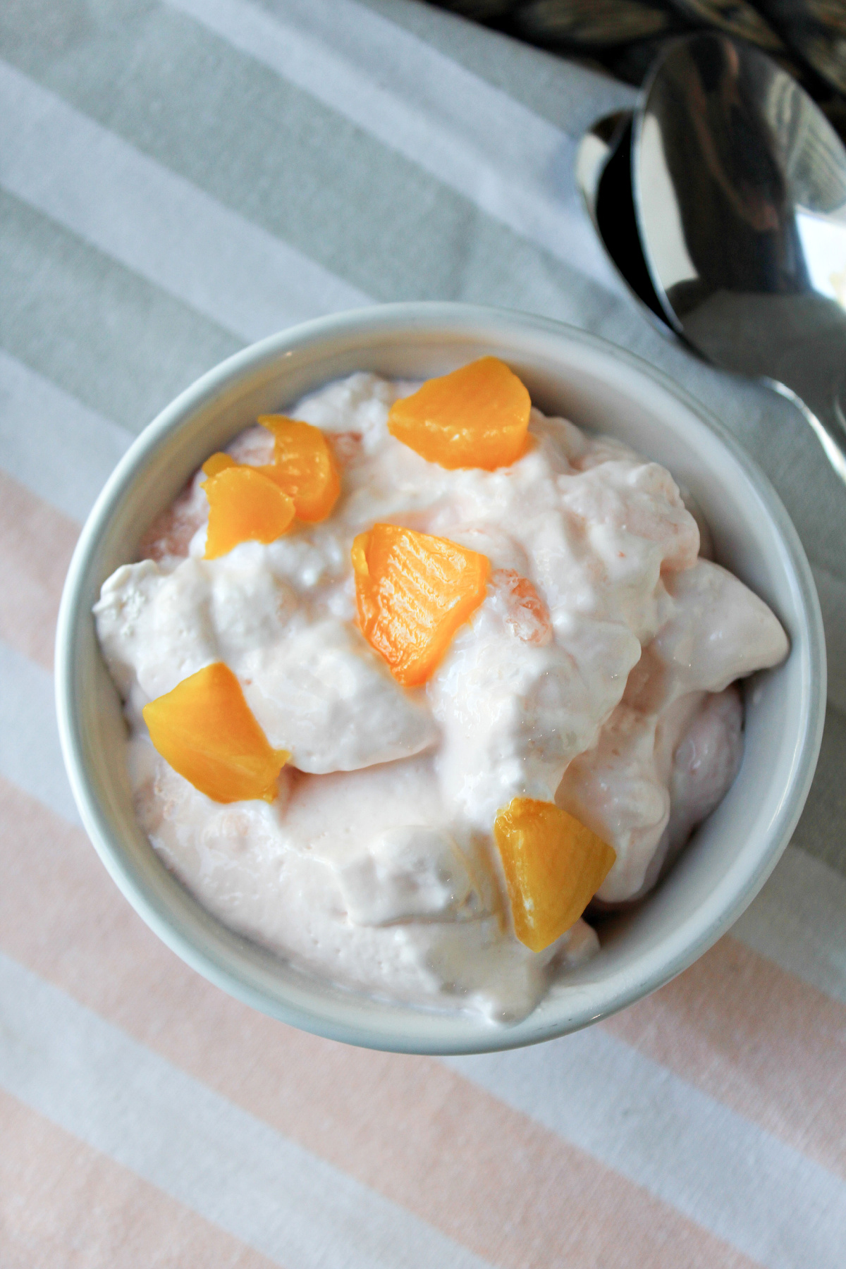 peach lemonade fluff in a white bowl. 